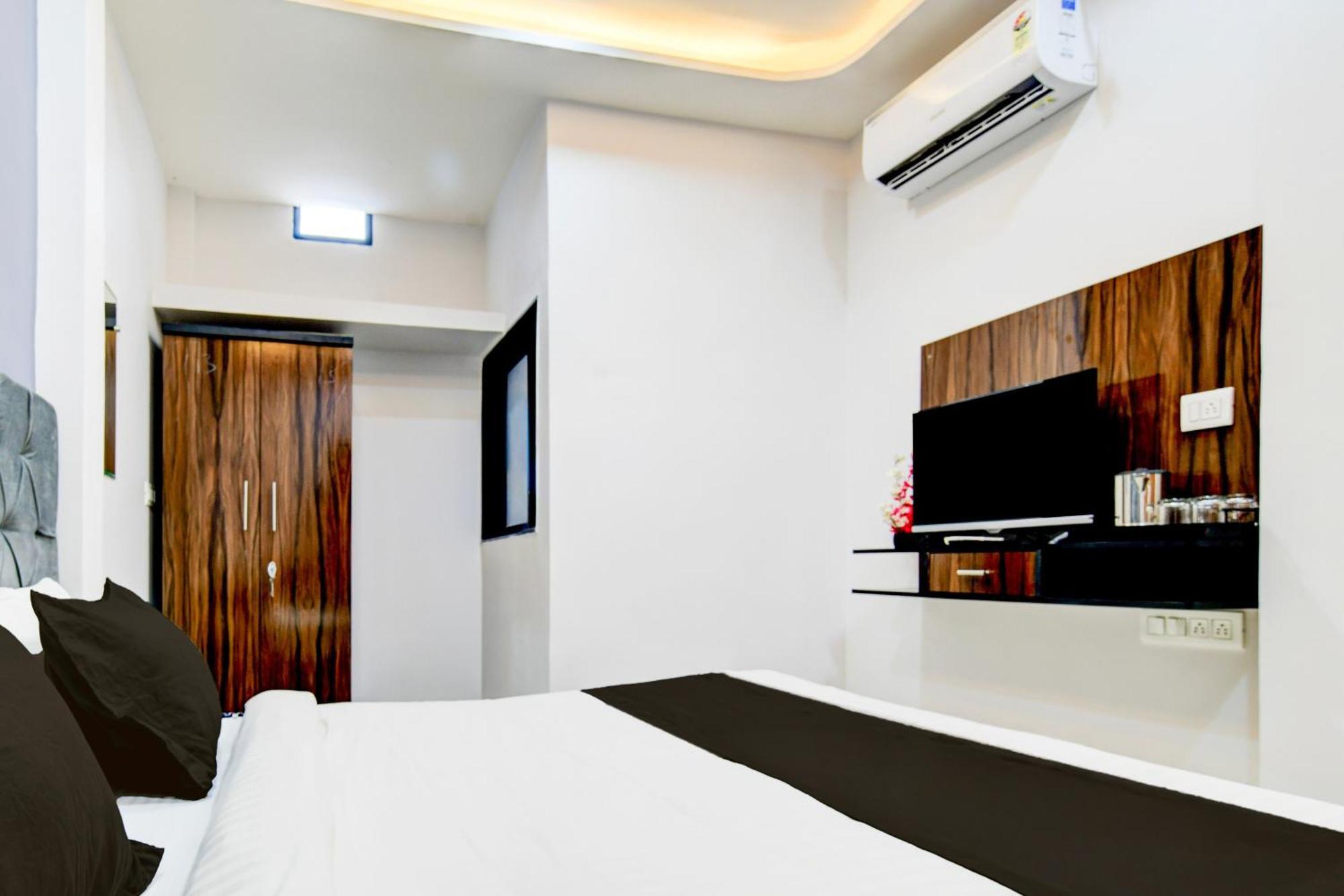 Super Hotel O D.V Near Medanta Hospital Indore Eksteriør bilde