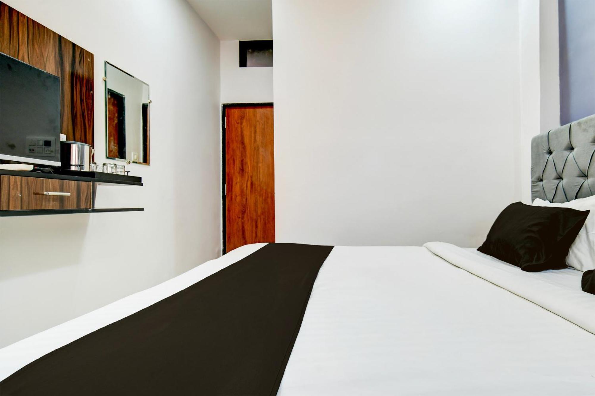 Super Hotel O D.V Near Medanta Hospital Indore Eksteriør bilde
